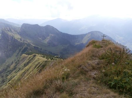 Vue d’ensemble du sommet vers le sud.