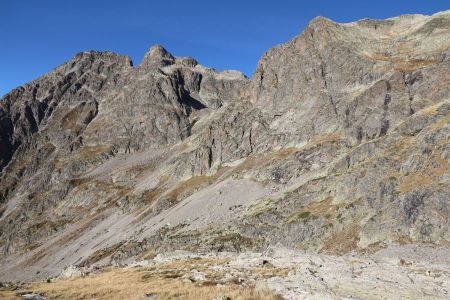 Le Puy des Baumes sur la gauche.