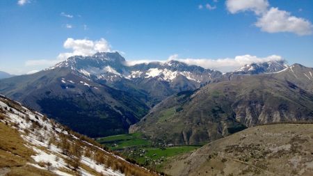 Vue sur le Dévoluy derrière nous.