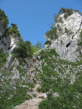 Le couloir d’accès au premier plateau