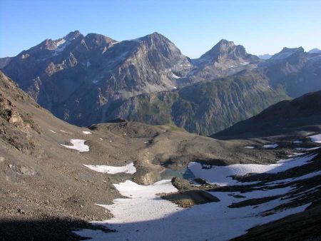 La descente vers le Glacier du Col Pers