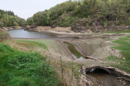 Sous le Barrage de la Rive