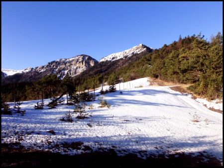 Au départ, la Tête de Praorzel et la butte 1714m.