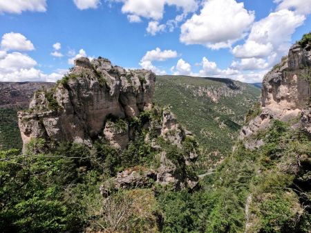 Vue vers le Rocher de Cinglegros.