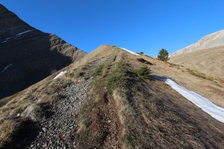 Crête menant au-dessus du col de Chétive.