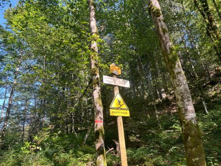 Dans le rétro, le haut des Toboggans. Pente raide...