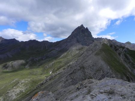 Vue vers le Bric Bouchet (depuis le sommet)