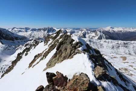 Retour par l’arête sommitale.