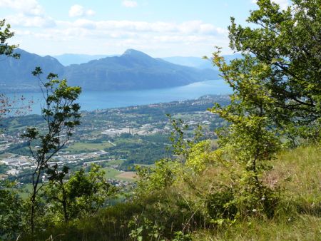 Environs d’Aix, lac du Bourget, col du Chat et mont de la Charvaz.