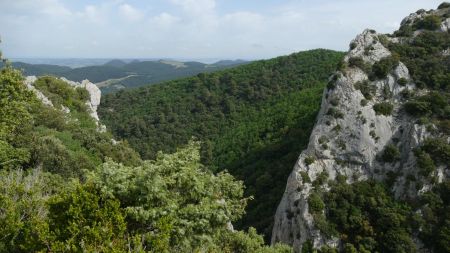 Du calcaire comme en Chartreuse ... mais pas vraiment les mêmes lointains !