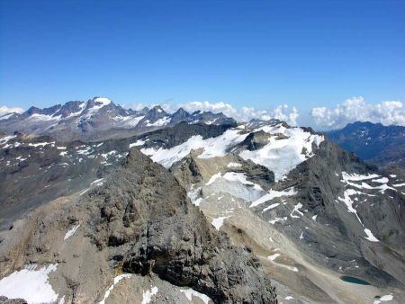 Grand Paradis (au fond à gauche), Pointe de la Galise (glacier), Roc de Bassagne et Pointe de Calabre