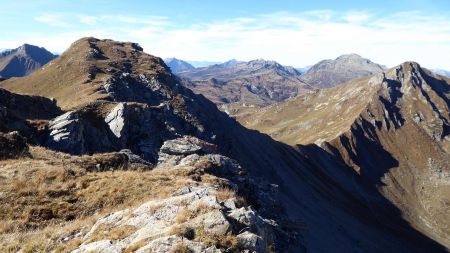 Sur la petite pointe (2537m), vue arrière, pointe sans nom, col du Coin et Mont Coin