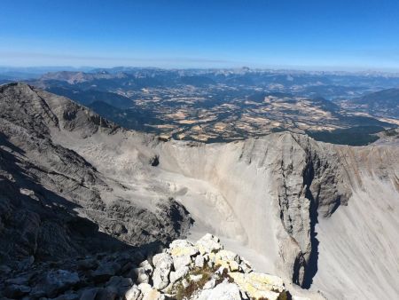 Vue plongeante vers le glacier fossile de la Casse Rouge