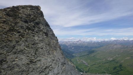 En bas, St Véran dominé par le pic de Rochebrune