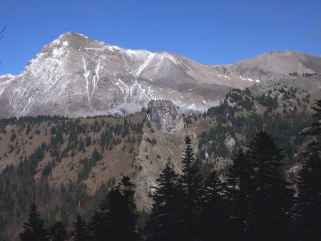 Au premier plan, la Tour Carrée, et en arrière-plan Garnesier, Agneau, Ormans