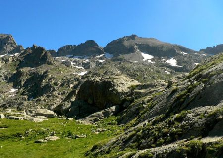 Roche Risso et Caïre Cabret (au centre droit)