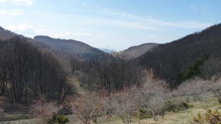 Dans le retro depuis la montée menant au Rocher de la Laveuse