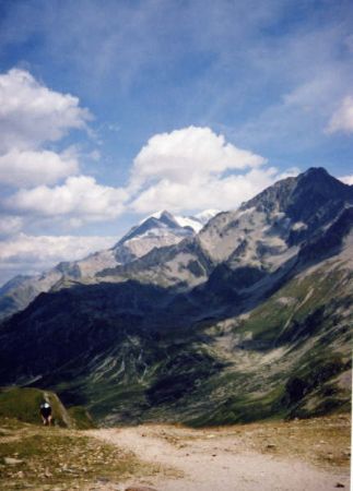 La montée au refuge de la Croix du Bonhomme