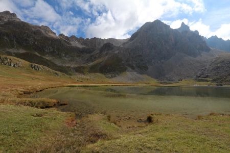 Le lac des Cerces avec la crête de Rochers Marions.