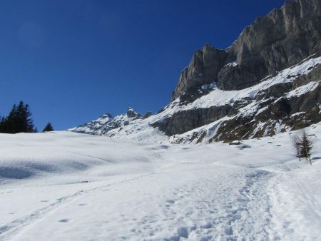 En direction des chalets des Ayères des Pierrières.