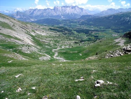 Versant Col du Festre, Faraut au loin.