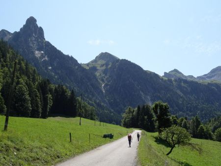 Remontée de la route en direction de Sous l’Aiguille.