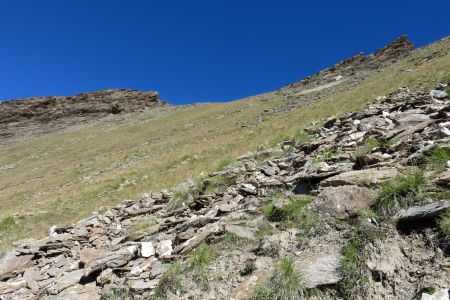 …pour remonter de 70 mètres vers la crête