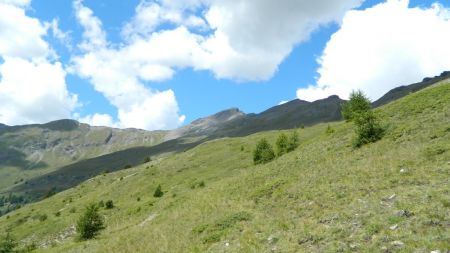 Vue arrière sur le Petit Rochebrune au cours d’une éclaircie.