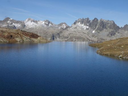 Sur les rives du lac, face aux pix de Belledonne...