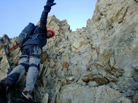 Nous finiront en haut de ce couloir, à l’antécime Nord (3800m environ), ce qui constitue déjà une belle course en soi !