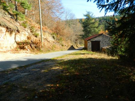 A la ferme de la Couette, on prend à droite.