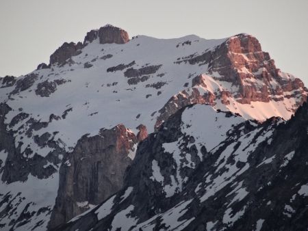 La Tournette et les rochers du Varo dans la lumière.