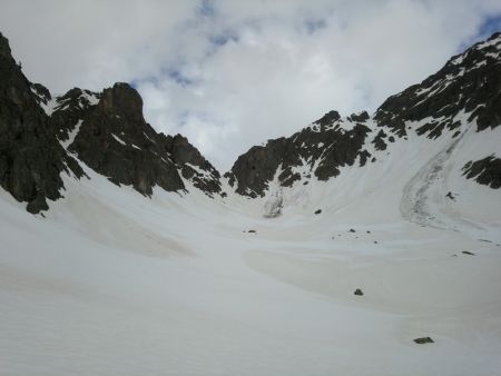 La Combe du Neiglier avec le Pas homonyme au fond