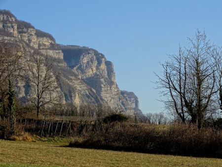 Les falaises  des rochers du Montour et du Luisset.