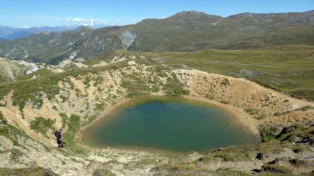 Retour, petit lac au dessus du col....pause fraîcheur pour certains !