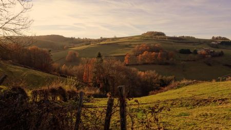 Le vallon plonge dans l’ombre.