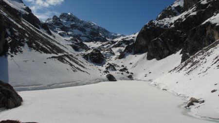 Lac encore gelé