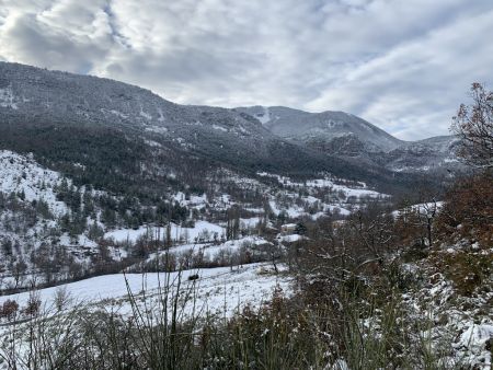 La Montagne Saint-Michel (à gauche).