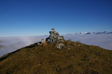 Le cairn sommital du Cap de Nestès