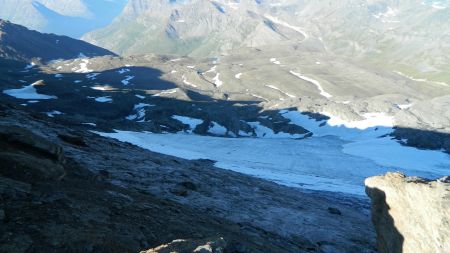 Vue plongeante sur la partie méridionale du glacier du Grand Pisaillas.