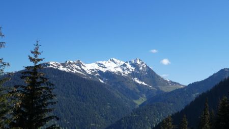 Regard vers les Pointes de la Grande Journée et Lavouet