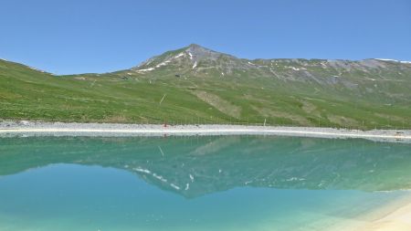 Sous le col, retenue d’eau, dernier regard vers l’Aiguille Croche