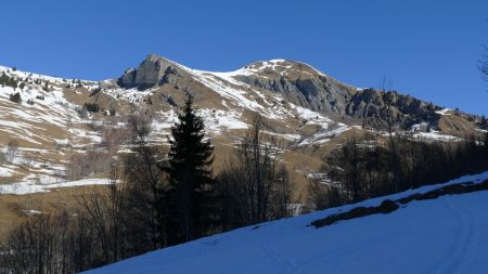 En face vers le Roc Marchand ... déneigement naturel en cours.