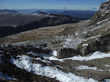 Depuis la ligne de crêtes, vue arrière sur le plateau des Salamanes.