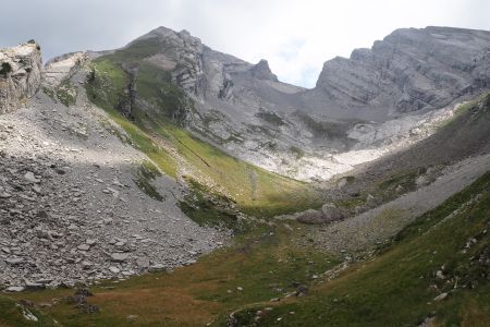 La combe et la porte des Aravis : encore 450m à monter.