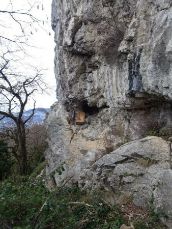 Sous la falaise du Roc Mandrin