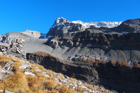 Le paysage devient de plus en plus minéral et l’Église de la Tour Salière a une sacrée gueule vue d’ici