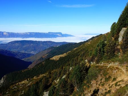 Sous le Petit Charnier (en vue arrière).