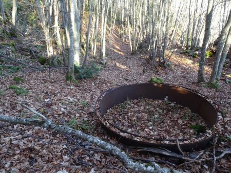 Vieux chaudron abandonné