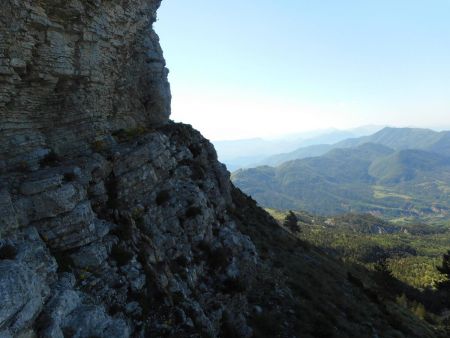 Itinéraire de descente : ignorer la vire à gauche, descendre sur la sente de chamois.